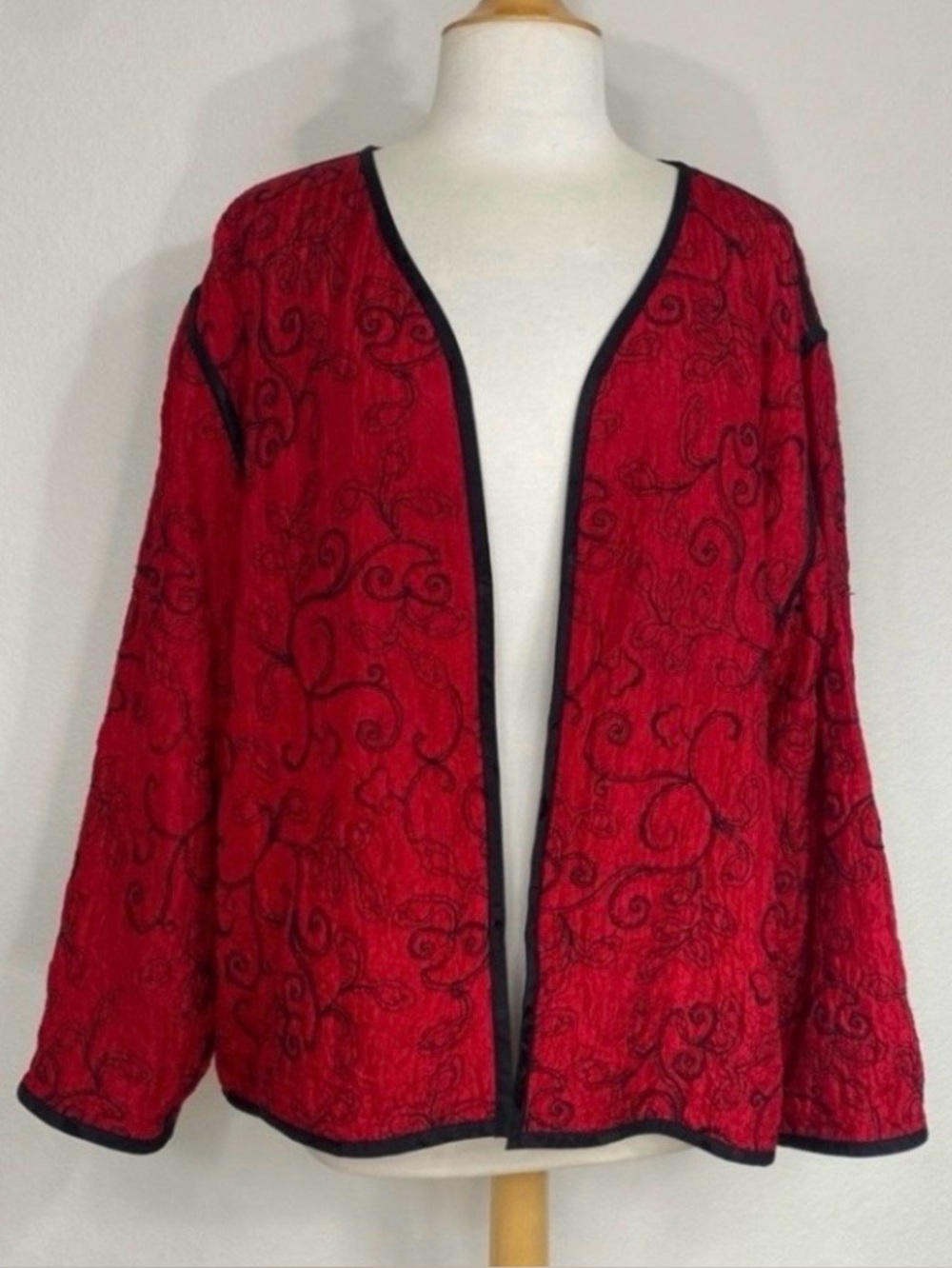 Chico's Womens Red Black Leaf Embroidered 100% Silk Open Boxy Jacket Size XL